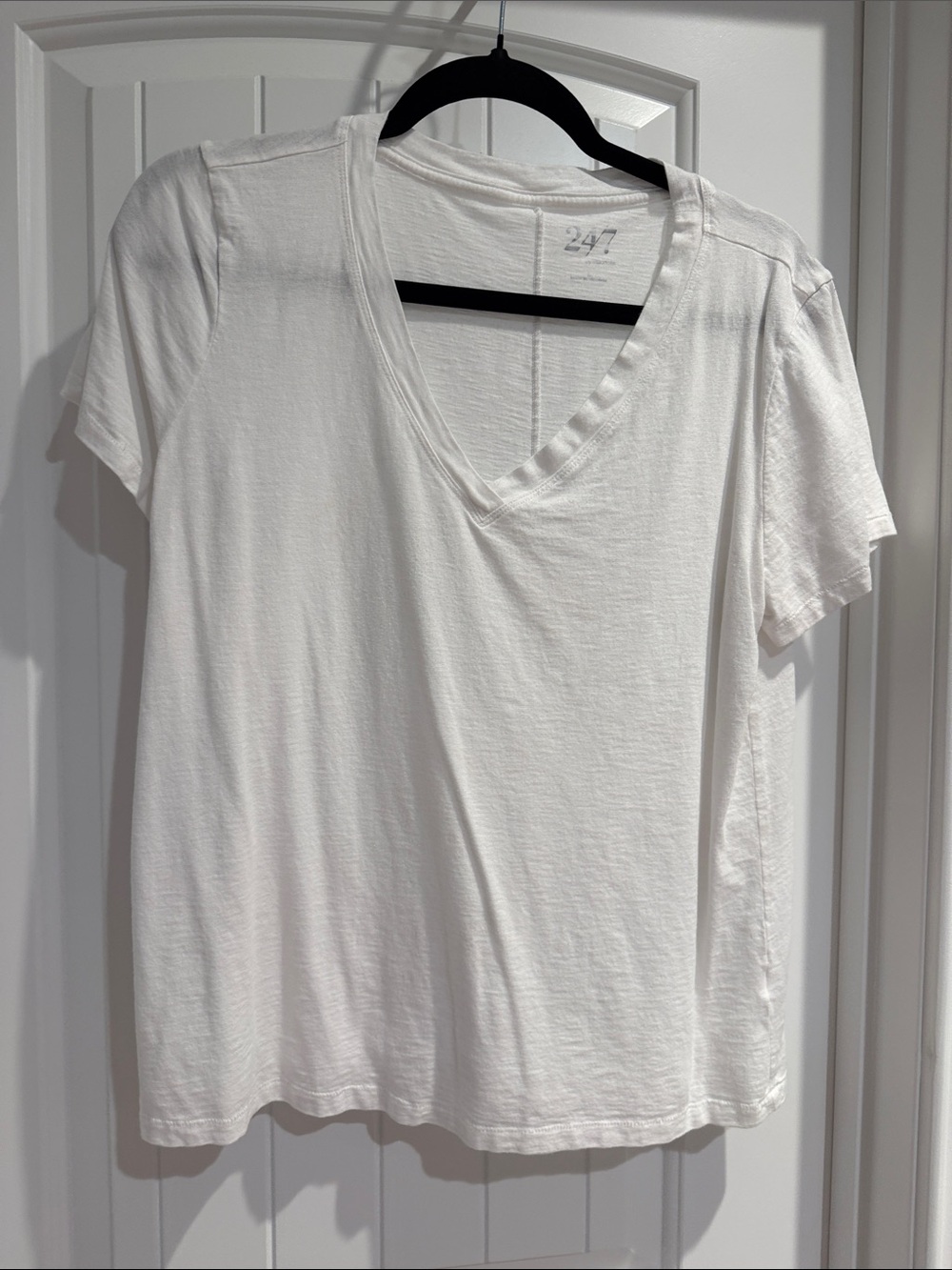 24/7 Maurice’s Women's White V-Neck Short Sleeve Tee